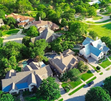 How Noise, Traffic, and Walkability Influence Home Prices